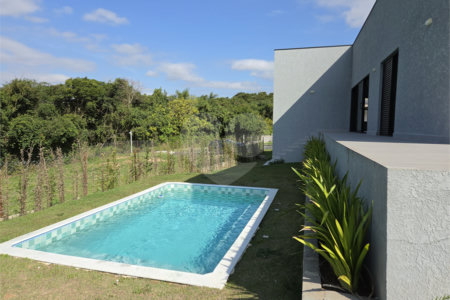 Casa à venda com 4 quartos, sendo 3 suítes, no condomínio Village Ipanema 2, Araçoiaba da Serra - SP