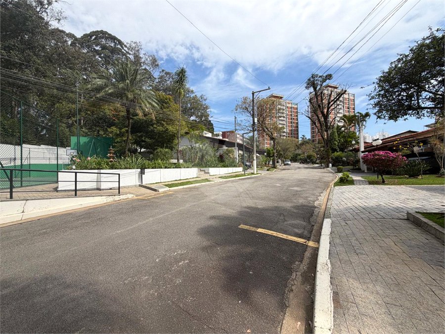 Casa à venda com 4 quartos, sendo 1 suíte, no condomínio Taquaral, São Paulo - SP