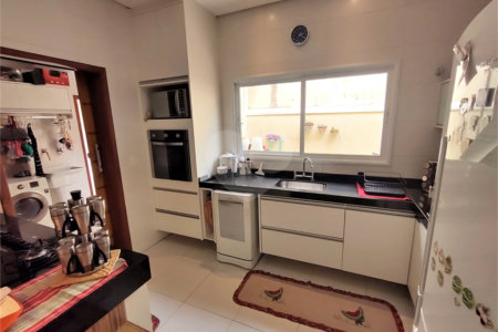 Casa à venda com 3 suítes no condomínio Portal dos Ipês, Indaiatuba - SP