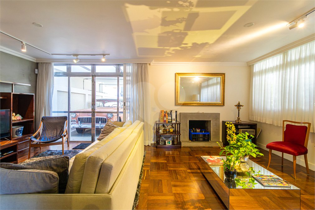 Casa à venda com 3 quartos, sendo 1 suíte, em Alto da Boa Vista, São Paulo, SP
