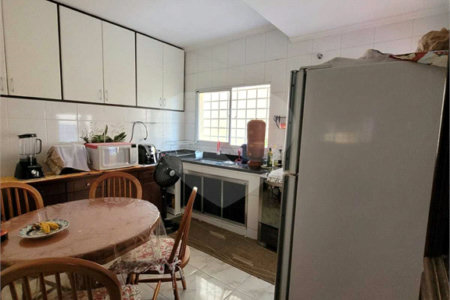 Casa à venda com 4 quartos, sendo 1 suíte, em Vila Leão, Sorocaba, SP