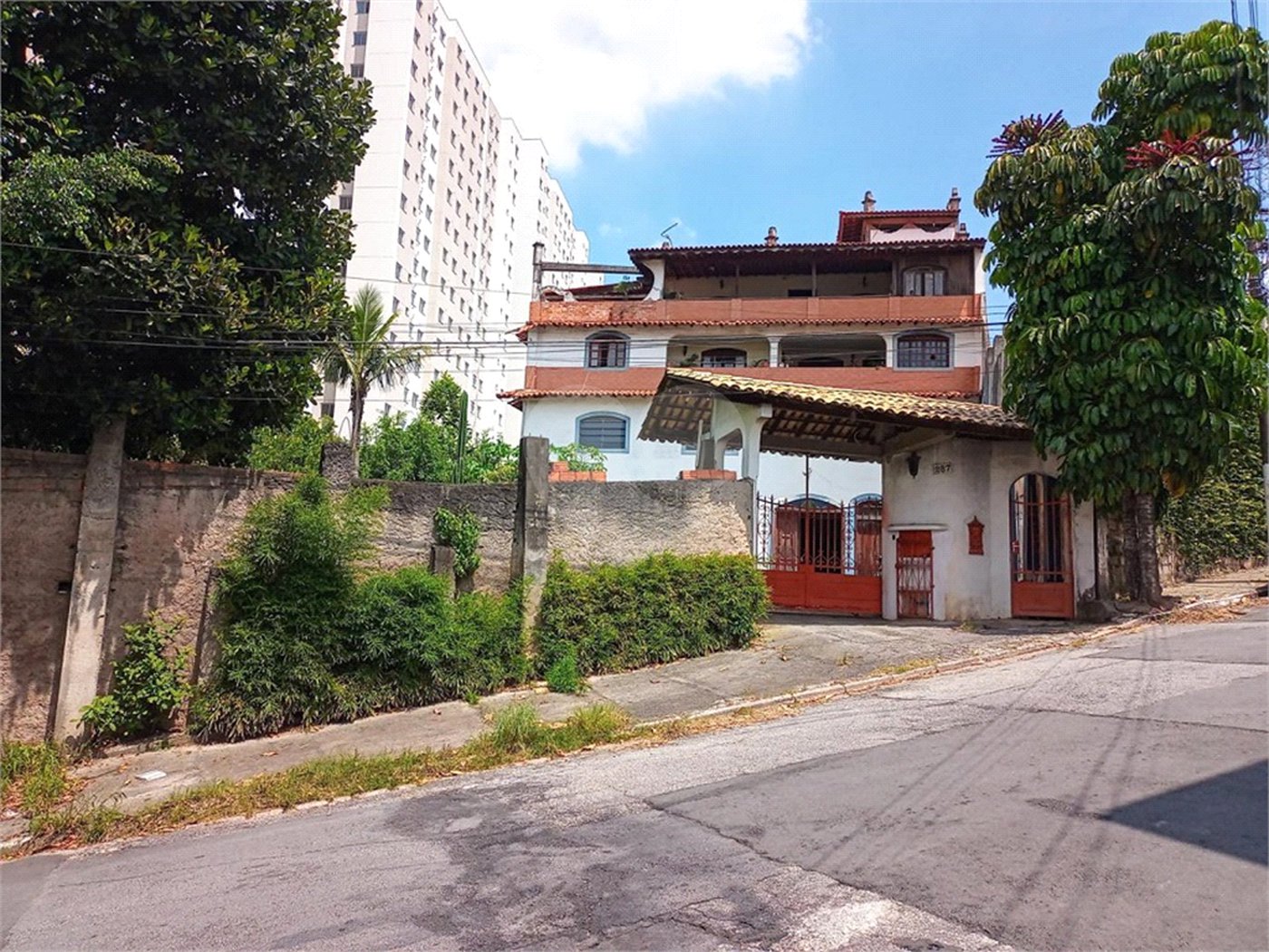 Casa à venda com 5 quartos, sendo 3 suítes,  em Parque Arariba, São Paulo, SP