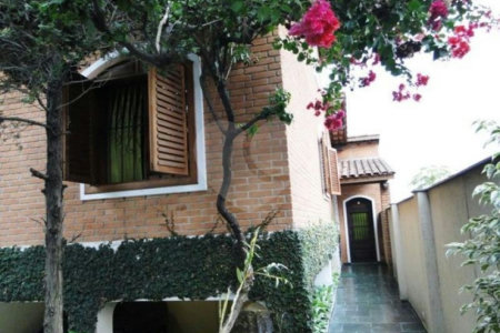Sobrado à venda com 8 quartos, sendo 2 suítes,  em Santana, São Paulo, SP