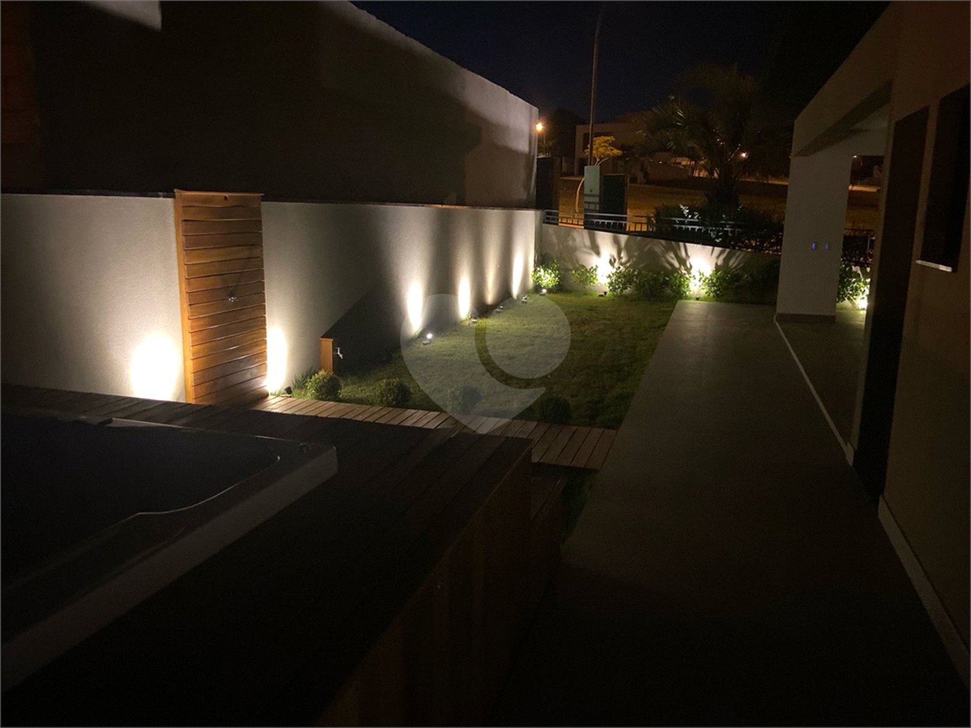 Casa à venda com 3 suítes no condomínio Alphaville Castelo, Itu - SP