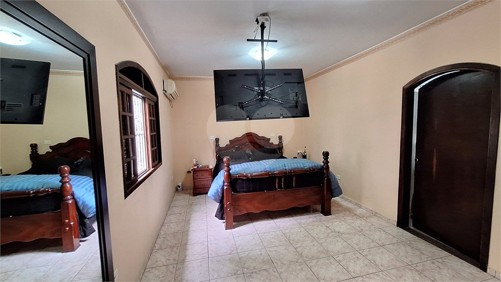 Sobrado à venda com 4 quartos, sendo 1 suíte, em Tremembé, São Paulo, SP