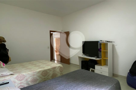 Casa à venda com 4 quartos, sendo 3 suítes, em Taperapuan, Porto Seguro, BA