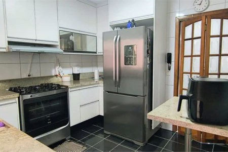 Sobrado à venda com 3 quartos, sendo 1 suíte, em Vila Butantã, São Paulo, SP