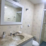 Apartamento porteira fechada com vista para o mar e lazer completo em Pitangueiras – Guarujá