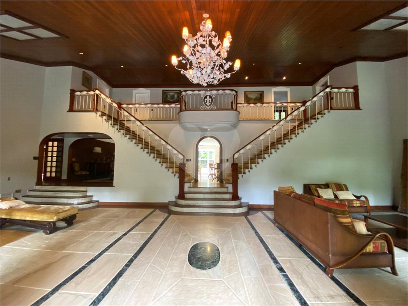 Casa à venda ou para alugar com 5 quartos, sendo 3 suítes,  em Fazenda Morumbi, São Paulo, SP
