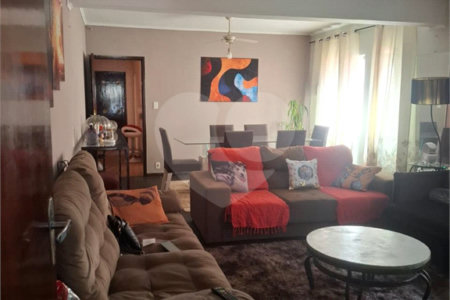 Sobrado à venda com 4 quartos, sendo 2 suítes,  em Campestre, Santo André, SP