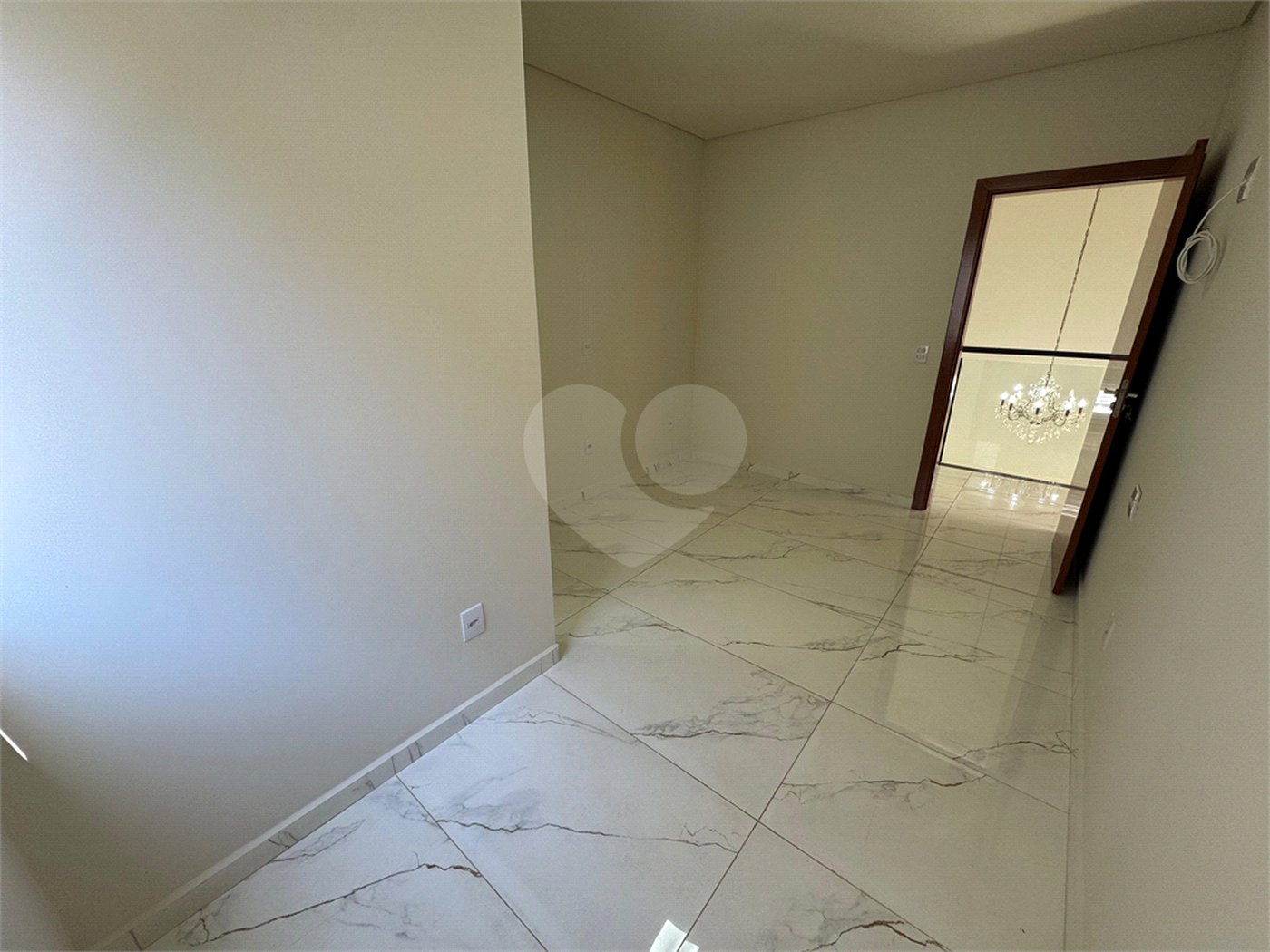Casa à venda com 5 quartos, sendo 4 suítes, no condomínio Golden Ville, Itapetininga - SP