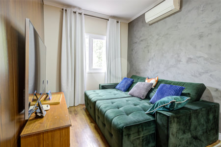 Casa à venda com 4 quartos, sendo 2 suítes, no condomínio Vila dos Ipês, São Paulo - SP
