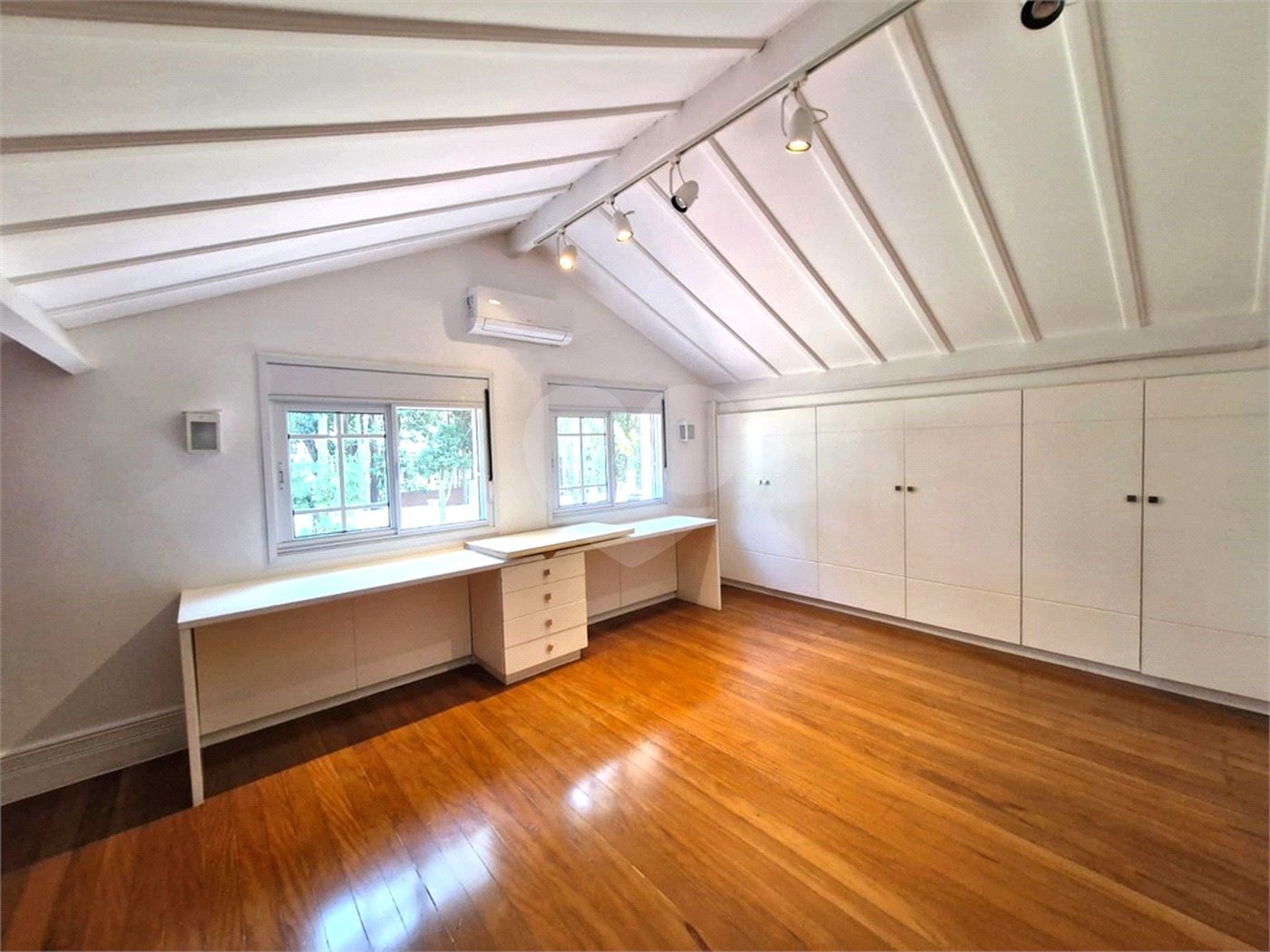 Casa à venda com 4 suítes no condomínio Chácara Flora, São Paulo - SP