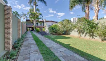 Casa à venda com 4 quartos, sendo 2 suítes,  em Alto da Boa Vista, São Paulo, SP