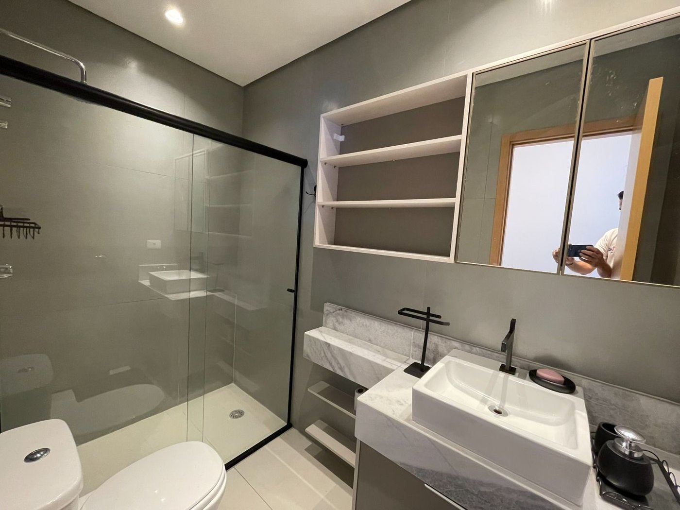 Apartamento 2 dormitórios (1 suíte), porteira fechada, 1 vaga demarcada, no José Menino, Santos