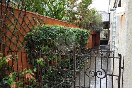 Casa à venda com 4 suítes no condomínio Jardim das Azaléias, São Paulo - SP