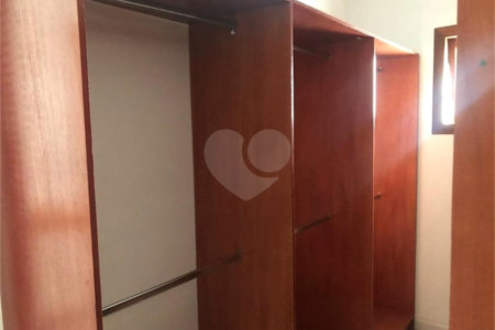 Casa à venda com 4 suítes no condomínio Vila das Emboabas, São Paulo - SP