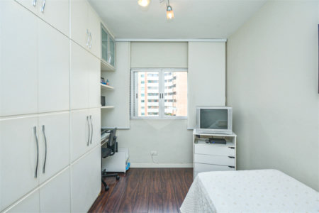Apartamento à venda com 3 quartos, sendo 1 suíte,  em Moema, São Paulo, SP