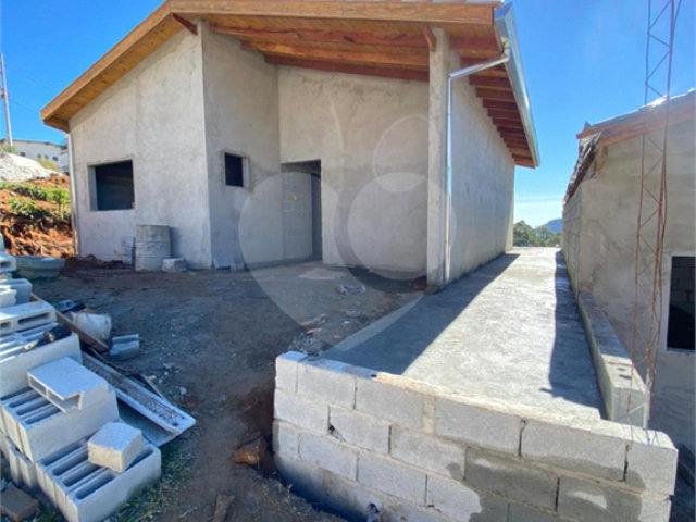 Casa à venda com 2 quartos, sendo 1 suíte,  no condomínio Águas de São Pedro, Mairiporã - SP
