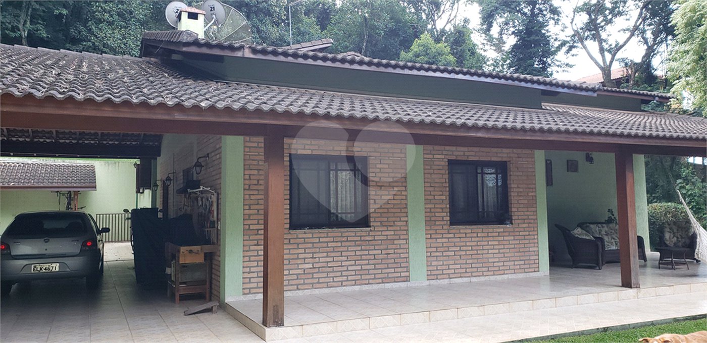 Casa à venda com 3 quartos, sendo 1 suíte, no condomínio Alpes da Cantareira, Mairiporã - SP