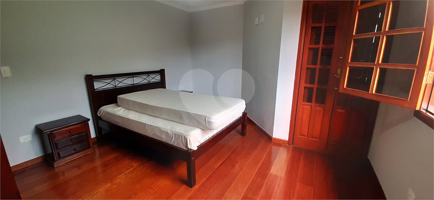 Sobrado à venda com 4 quartos, sendo 3 suítes, em Serra da Cantareira, Mairiporã, SP