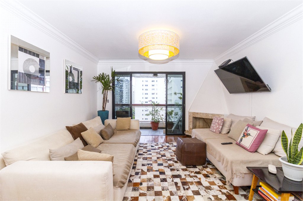 Apartamento à venda com 4 quartos, sendo 1 suíte, em Indianópolis, São Paulo, SP