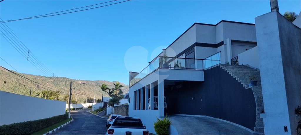 Casa à venda com 4 suítes no condomínio Osato, Atibaia - SP