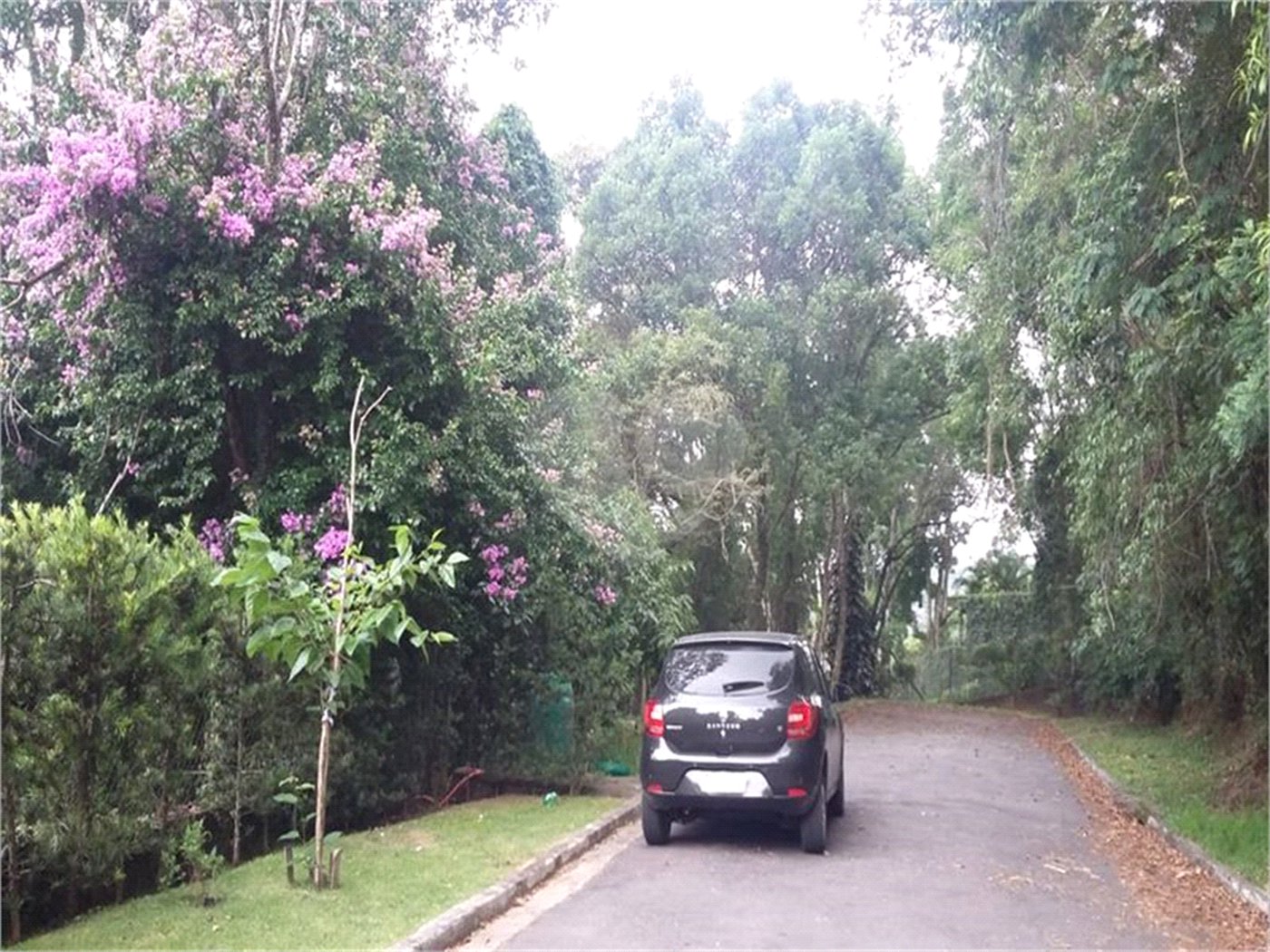 Casa à venda com 5 quartos, sendo 2 suítes, no condomínio Alpes da Cantareira, Mairiporã - SP