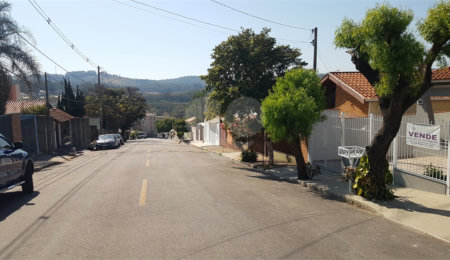 Casa à venda com 3 quartos, sendo 1 suíte,  no Centro, Vinhedo, SP