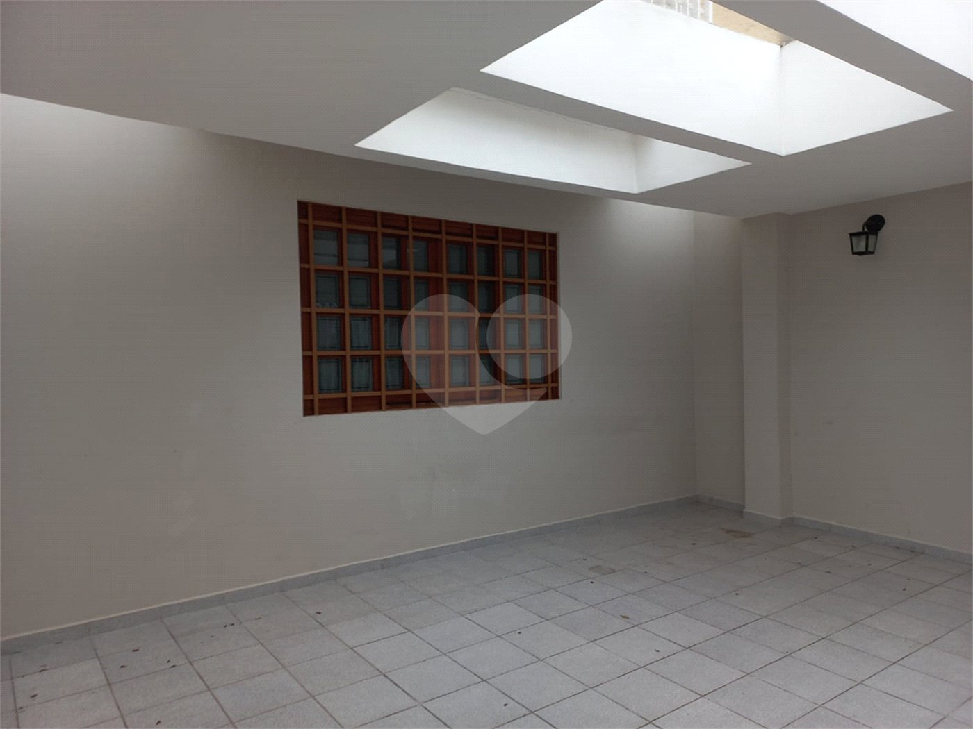 Sobrado à venda com 4 quartos, sendo 3 suítes, em Cidade São Francisco, São Paulo, SP
