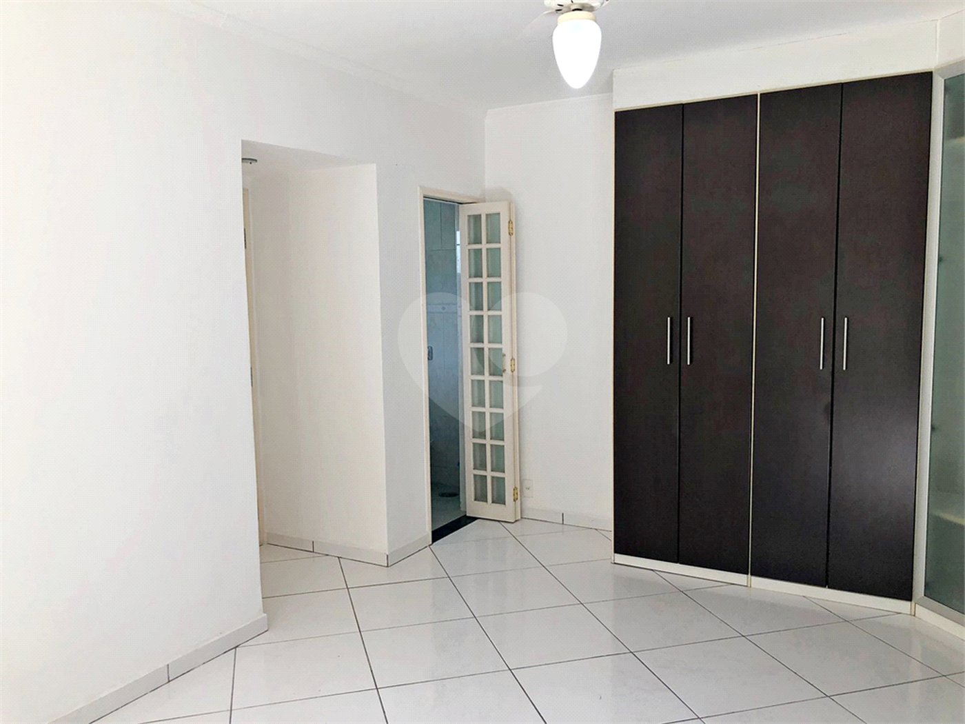 Casa à venda com 4 quartos, sendo 2 suítes, no condomínio Estância Marambaia, Vinhedo - SP