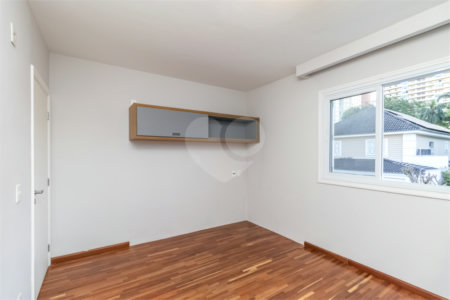 Casa à venda com 4 quartos, sendo 3 suítes, no condomínio Village Place, São Paulo - SP