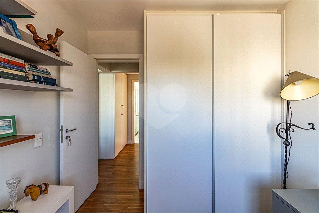 Apartamento à venda com 3 quartos, sendo 1 suíte, em Pinheiros, São Paulo, SP