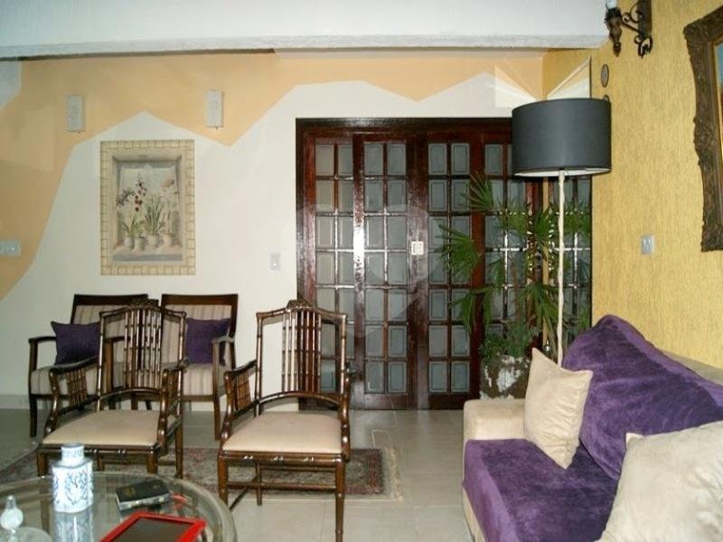 Sobrado à venda com 6 quartos, sendo 5 suítes, em Jardim Catanduva, São Paulo, SP