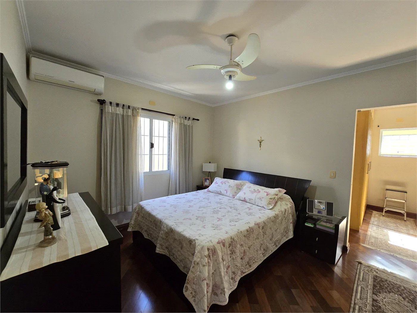 Sobrado à venda com 4 quartos, sendo 1 suíte,  em Vila Jaguara, São Paulo, SP