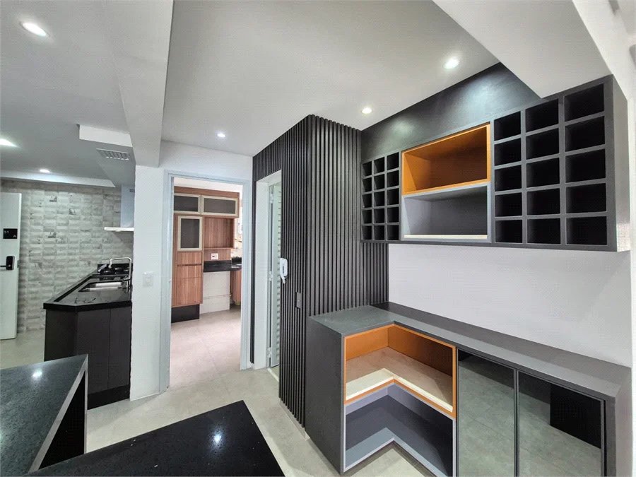 Apartamento à venda com 4 quartos, sendo 2 suítes,  em Jardim Vazani, São Paulo, SP