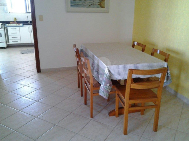Apartamento à venda com 3 quartos, sendo 2 suítes,  em Vila Tupi, Praia Grande, SP