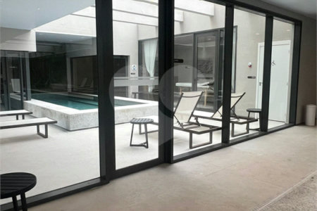 Charme, conforto e vista livre na Vila Clementino – 98 m² com pé-direito duplo!