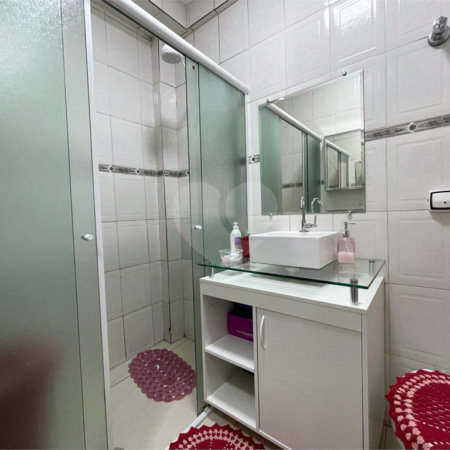 Apartamento á venda na Bela Vista com 57m² reformado e com armário embutido.