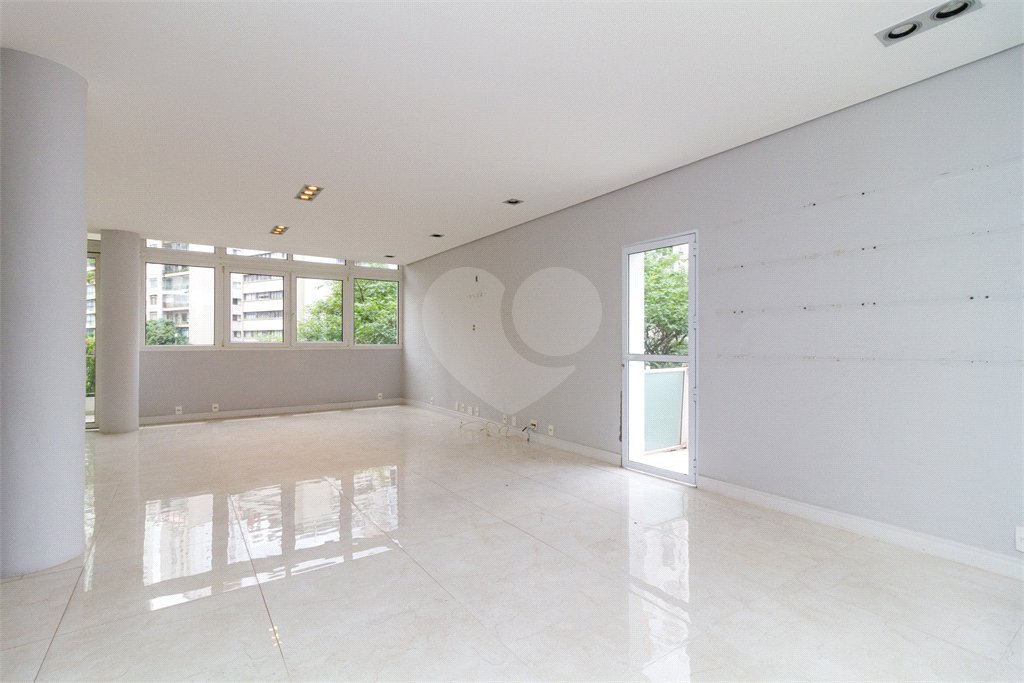 Apartamento à venda com 3 quartos, sendo 1 suíte, em Jardim Paulista, São Paulo, SP