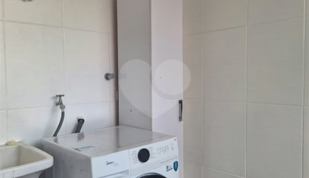Casa à venda com 3 quartos, sendo 1 suíte,  no condomínio Smallville, São Paulo - SP