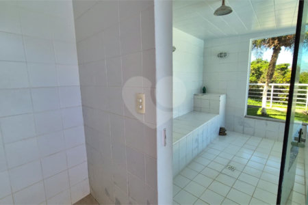 Casa à venda com 6 quartos, sendo 4 suítes, em Ferradura, Armação dos Búzios, RJ