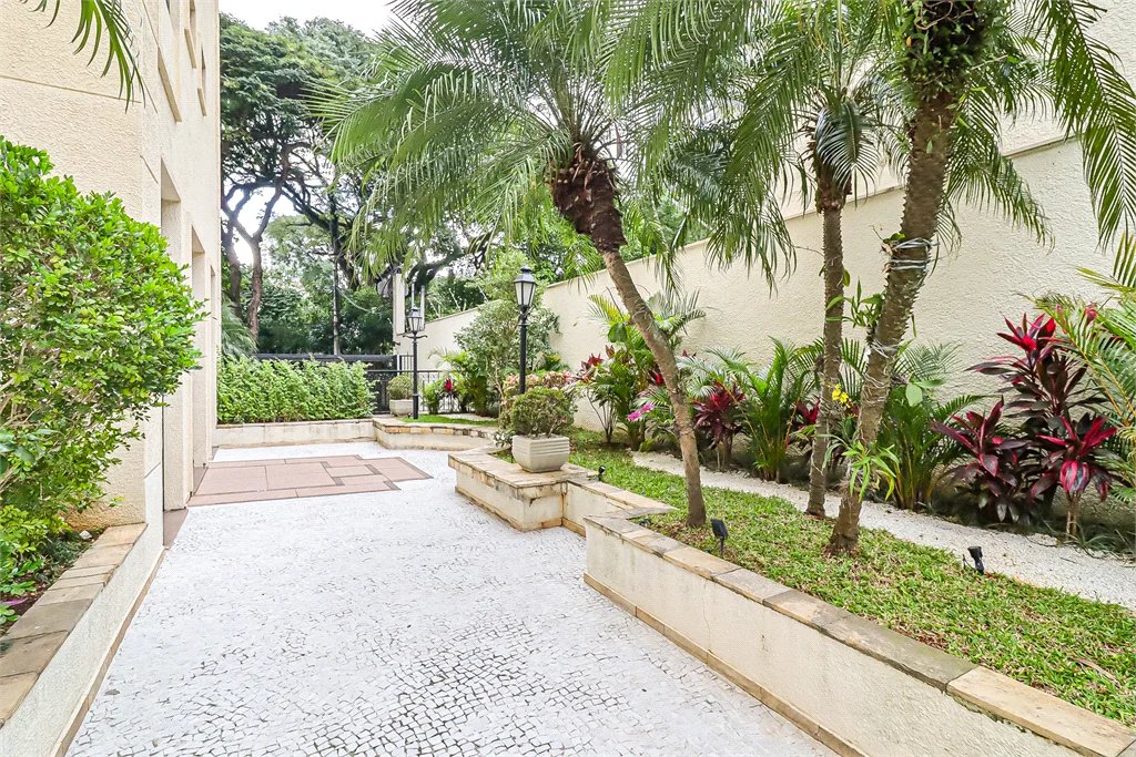 Apartamento à venda com 4 quartos, sendo 3 suítes, em Brooklin Paulista, São Paulo, SP