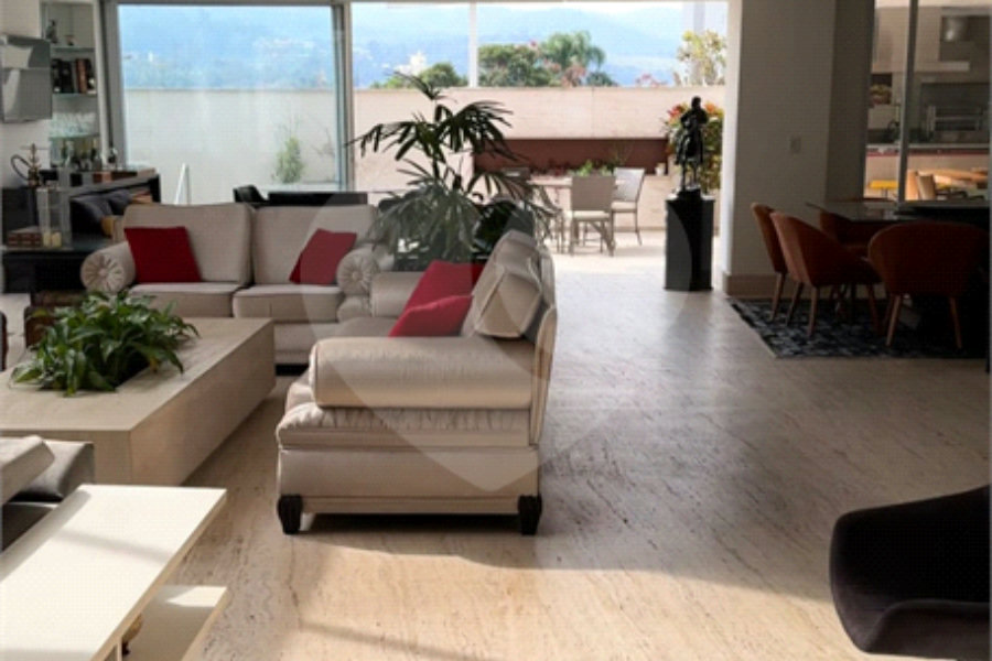Casa à venda com 4 suítes no condomínio Villaggio Houda, São Paulo - SP
