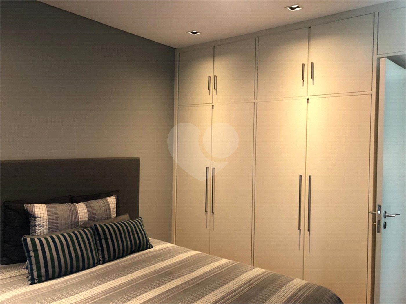 Apartamento à venda com 4 quartos, sendo 3 suítes, em Alto da Boa Vista, São Paulo, SP