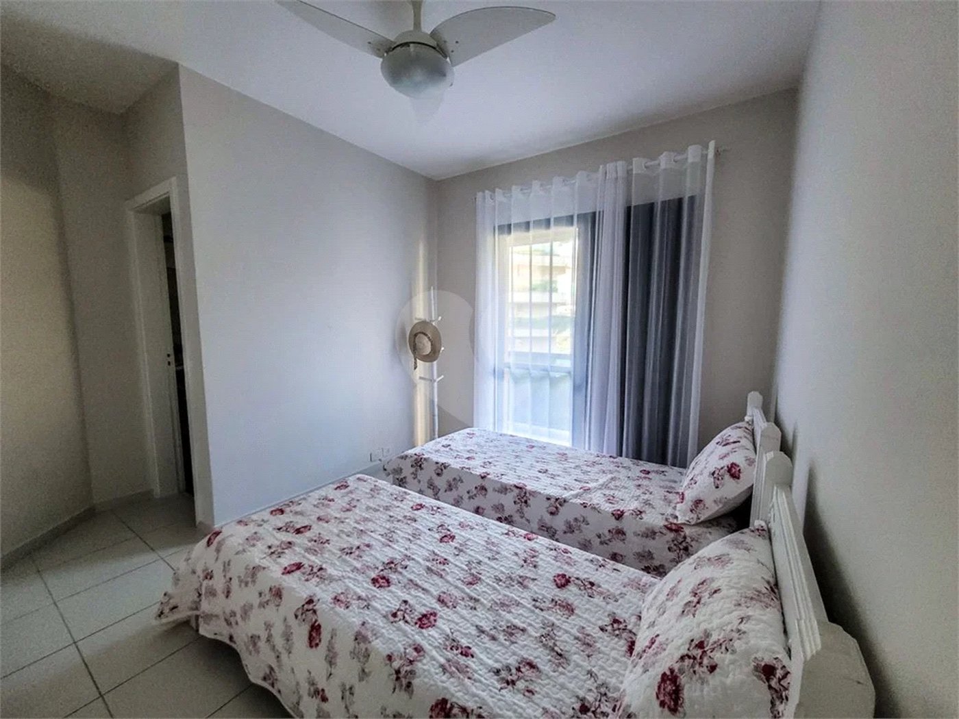 Apartamento à venda com 5 quartos, sendo 3 suítes,  em Riviera de São Lourenço, Bertioga, SP