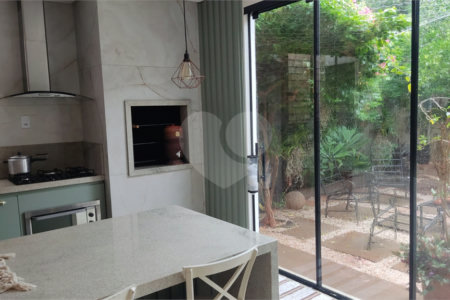 Casa à venda com 4 quartos, sendo 1 suíte,  em Bosque de Ponta Porã, Ponta Porã, MS