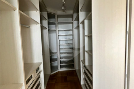 Apartamento à venda com 4 quartos, sendo 2 suítes,  em Vila Oliveira, Mogi das Cruzes, SP
