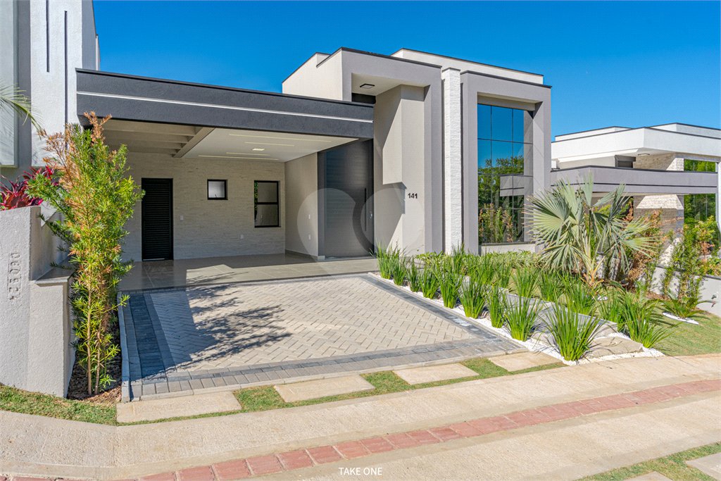 Casa à venda com 3 quartos, sendo 1 suíte, no condomínio Residencial London Park, Indaiatuba - SP