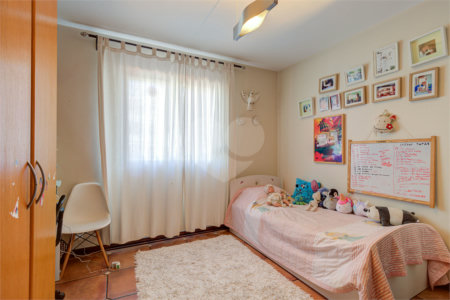 Casa de Vila à venda com 4 quartos, sendo 2 suítes,  em Jardim Marajoara, São Paulo, SP